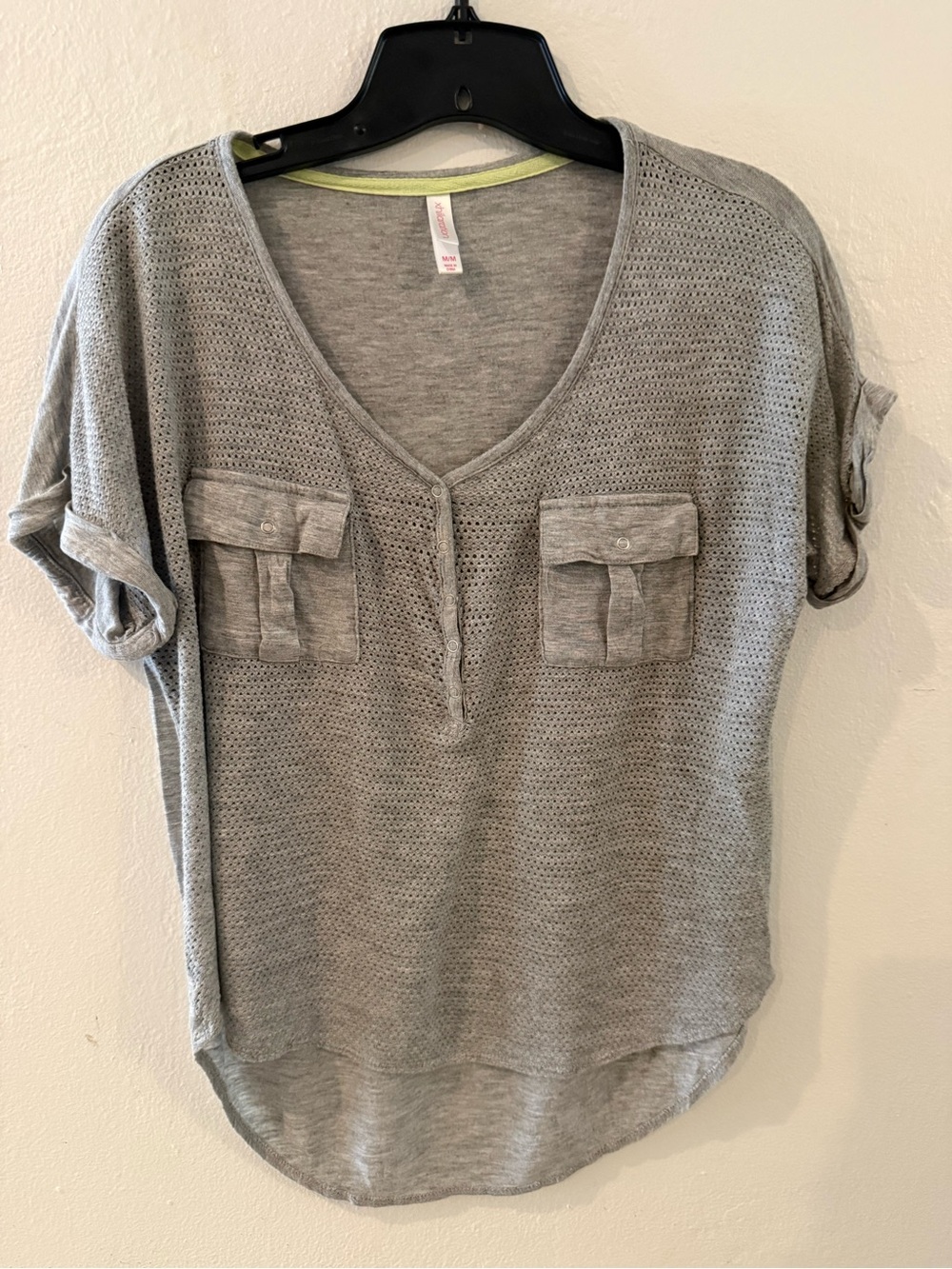 Xhilaration Light Gray V-Neck Short Sleeve Pocket Tee